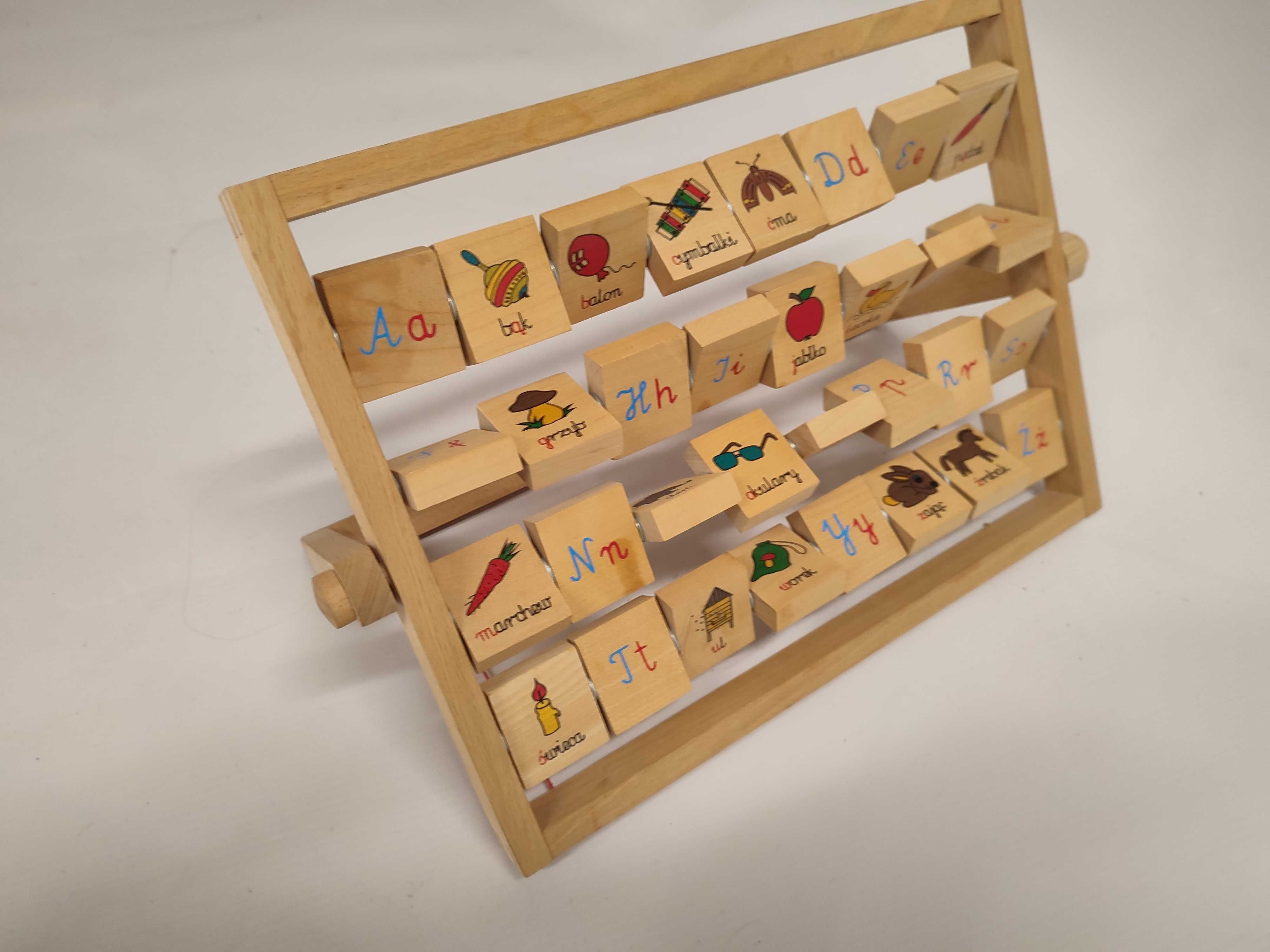 Drewniana zabawka edukacyjna, literki
