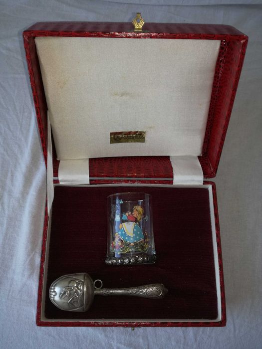 Guizo e copo para bébé