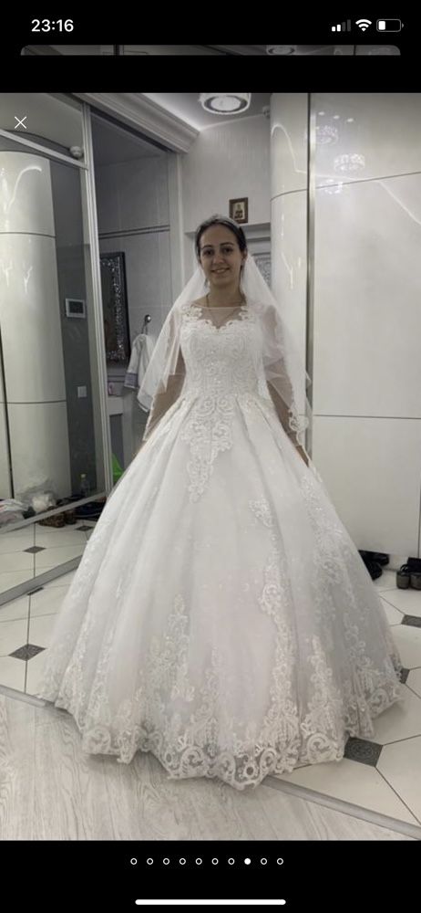 Королівська весільна сукня білого кольору. Розмір 42-44