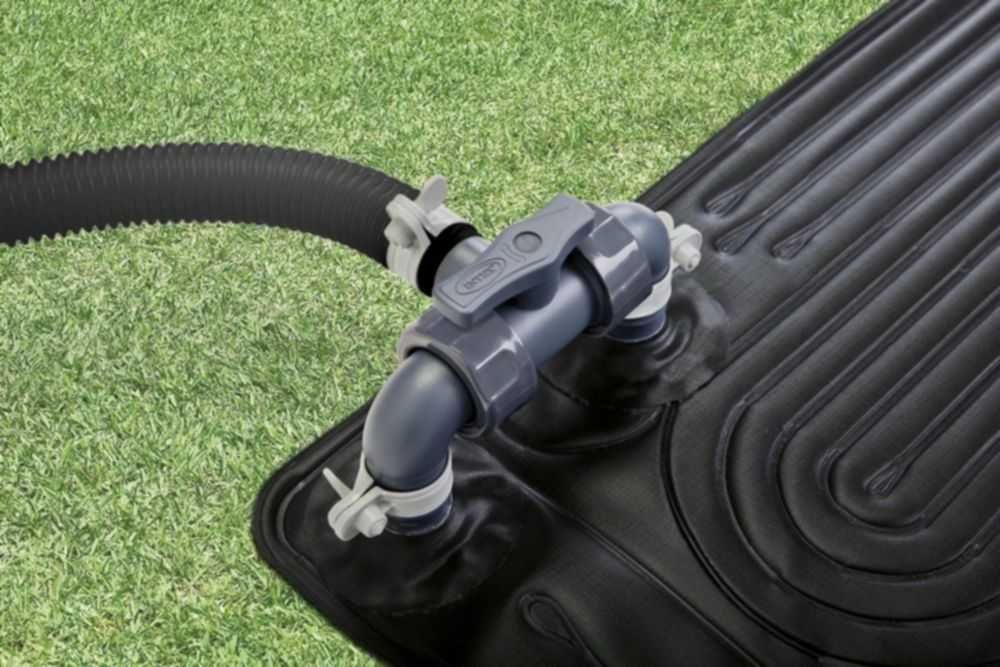 Mata solarna podgrzewająca wodę do basenu Intex