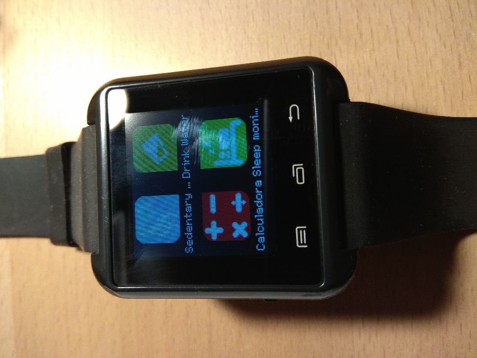 Smartwatch preto com bluetooth, alta voz