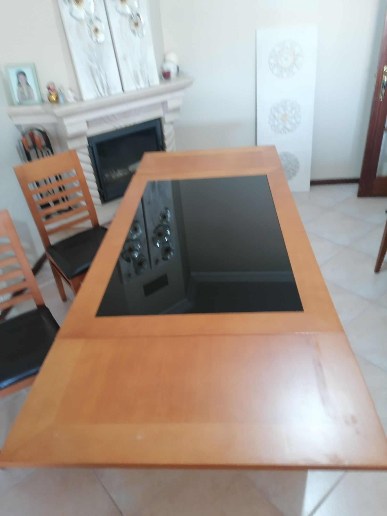 Mesa e 4 cadeiras
