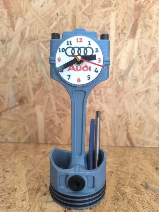Relógio de mesa Pistão com o logo da Audi