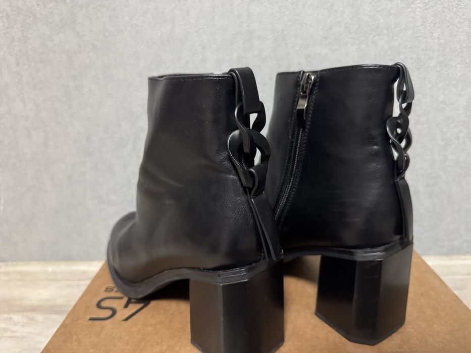 Сапожки на підборі