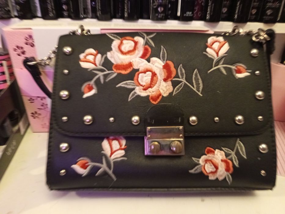 Stradivarius torebka czarna haft w kwiaty piękna