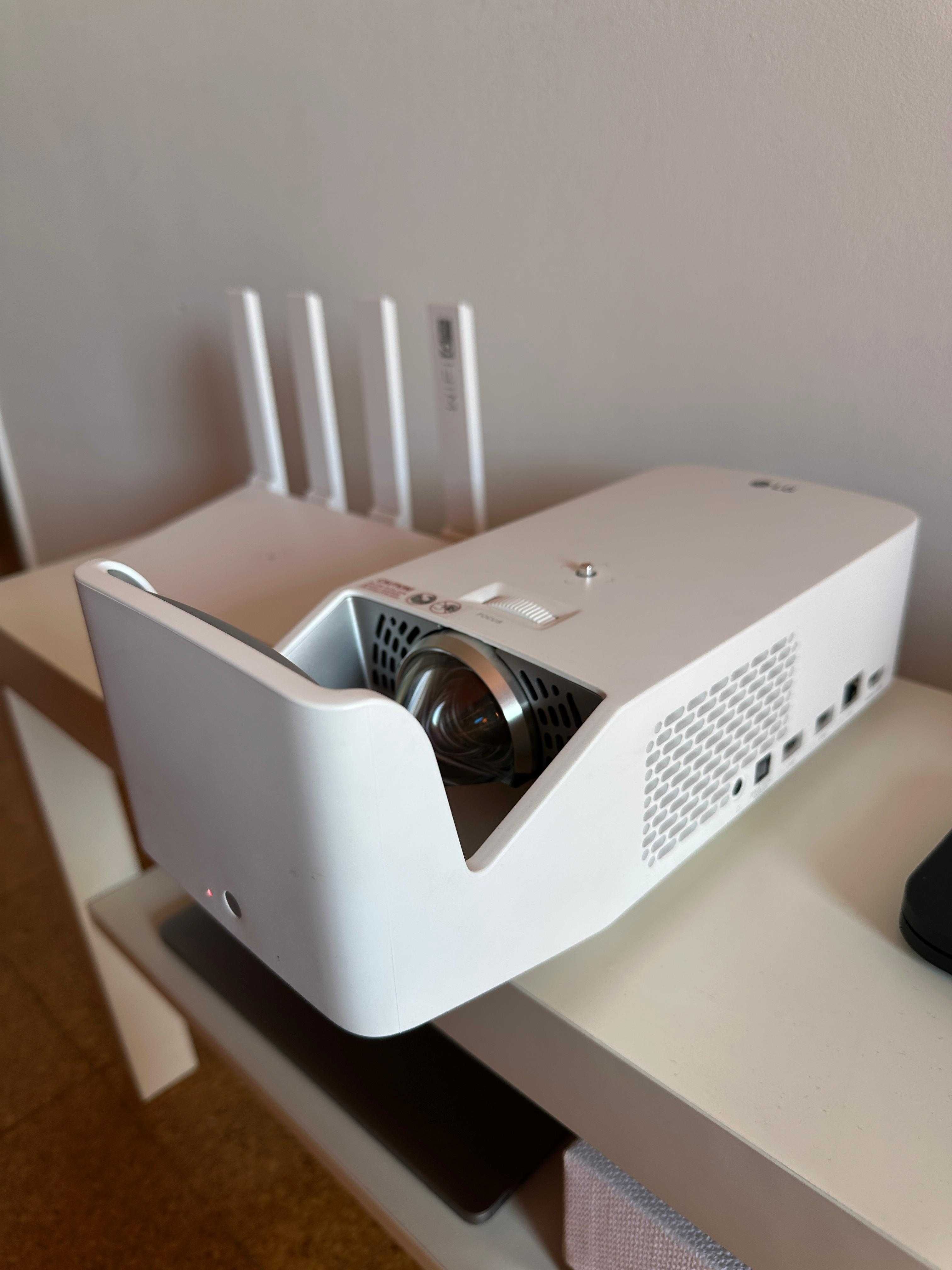 Projector LG HF65LSR