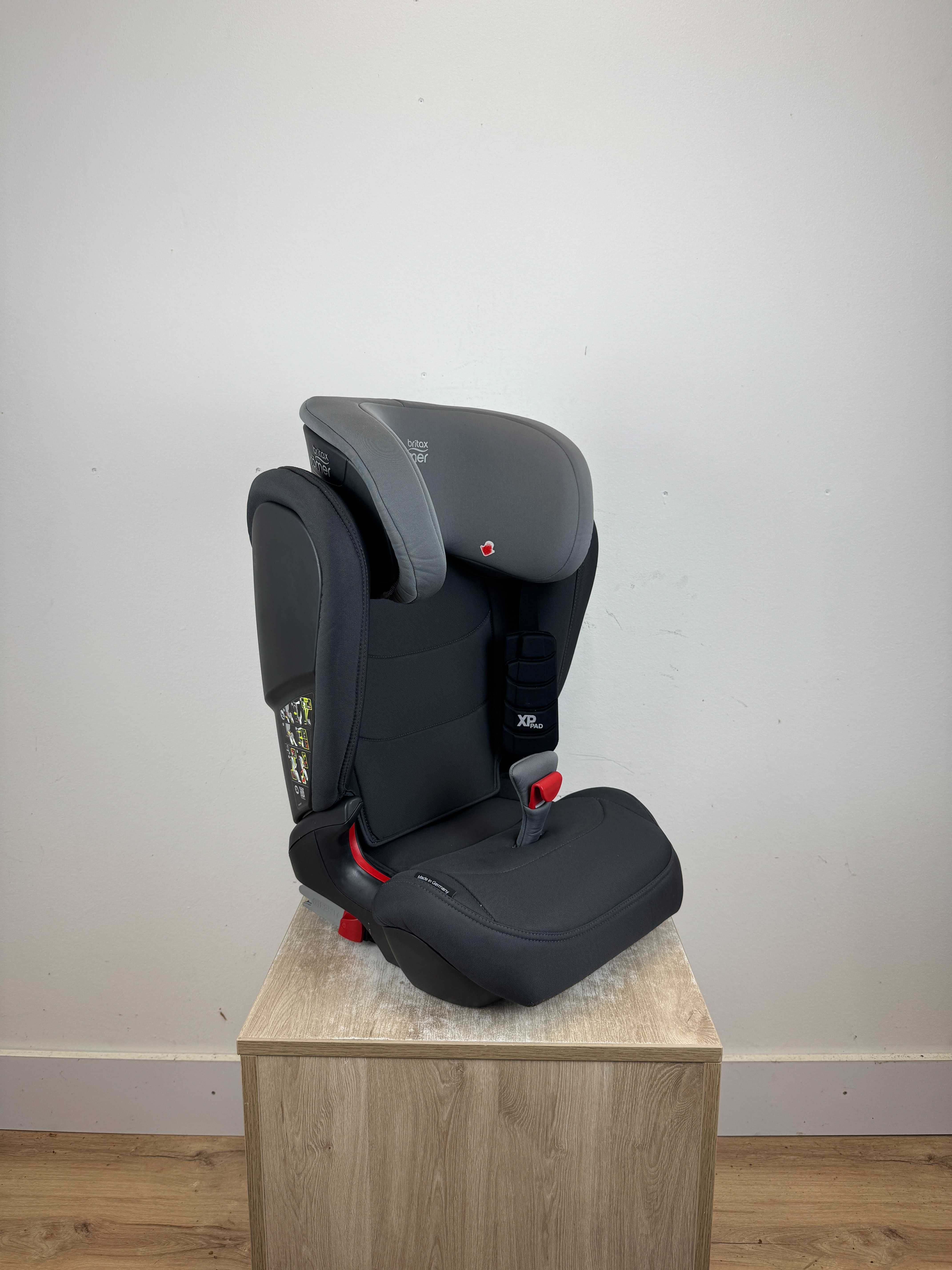 Fotelik samochodowy Britax & Romer Kidfix Z-line BR Cosmos Black 15-36