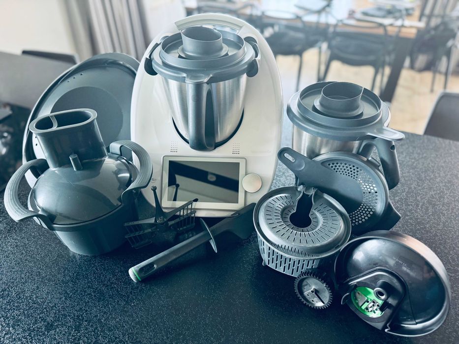 Thermomix TM6 + 2x Naczynie + Nakładka krojąca z spiralizer AKCESORIA