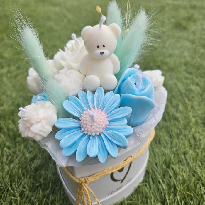 Arranjo de flores em vela