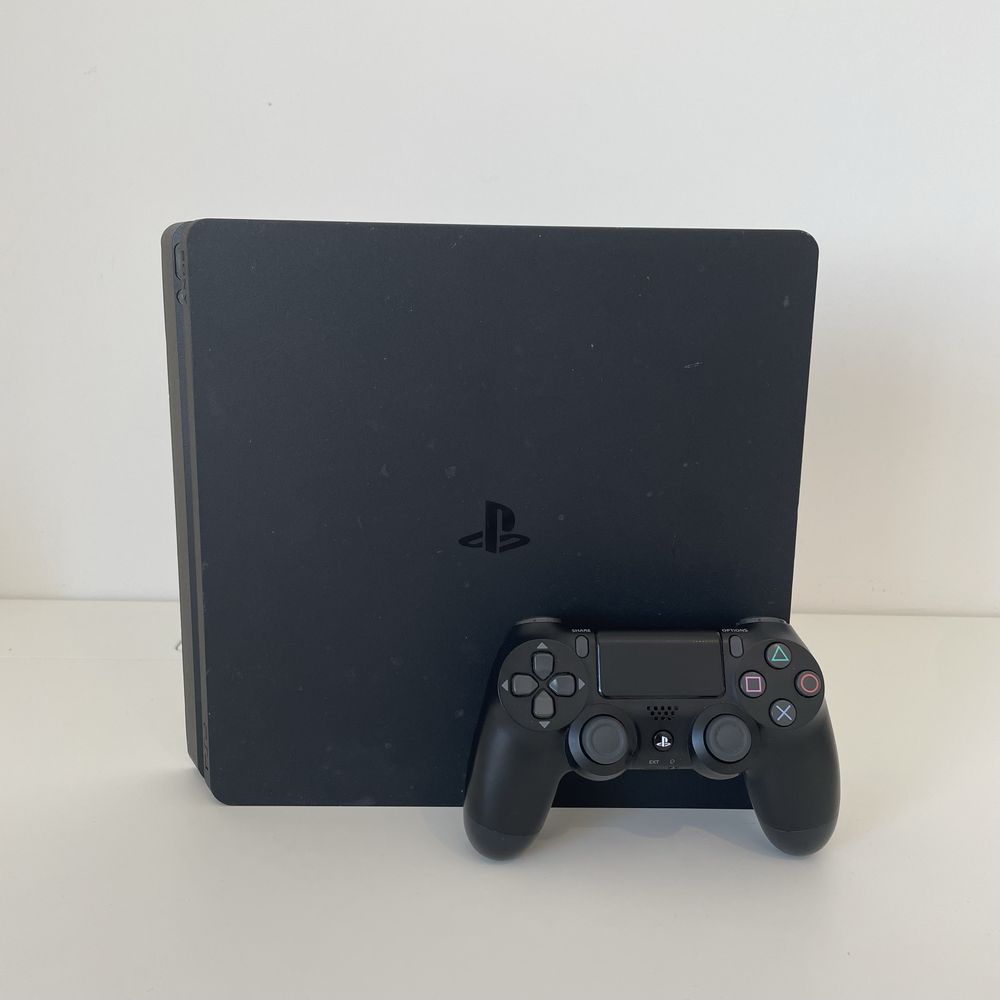 PS4 Slim 500 GB + Comando