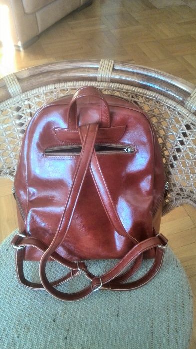 Продаю новый рюкзак коричневый, рыжий, коньяк. 35 см высота, А4.