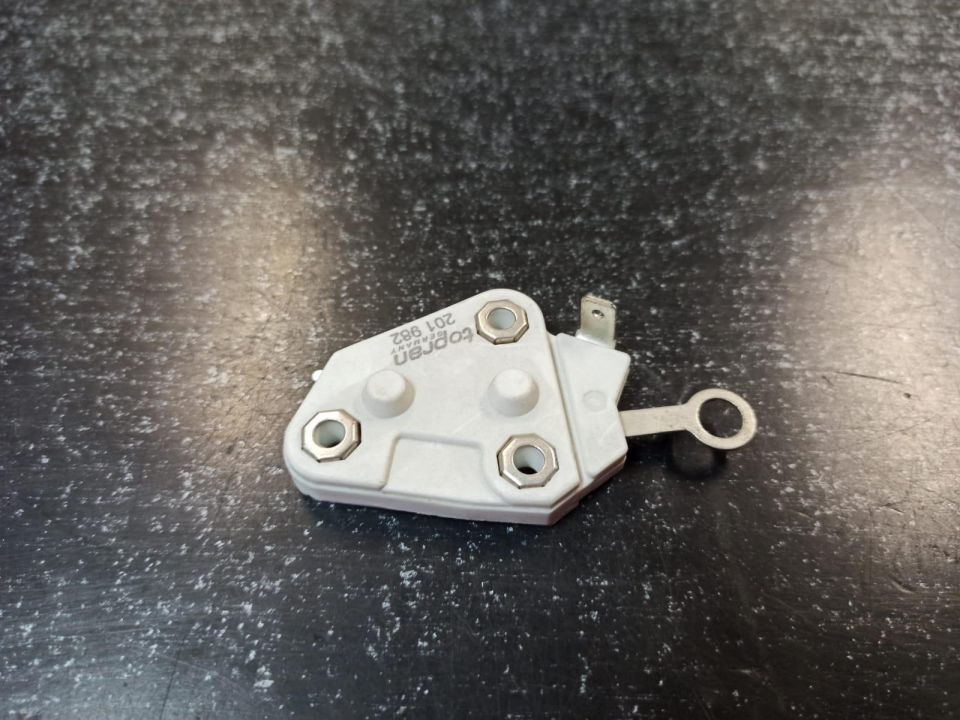 Regulator napięcia (14V) OPEL ASTRA F, CALIBRA A, COMBO, CORSA B, FRONTERA A,, KADETT E,,