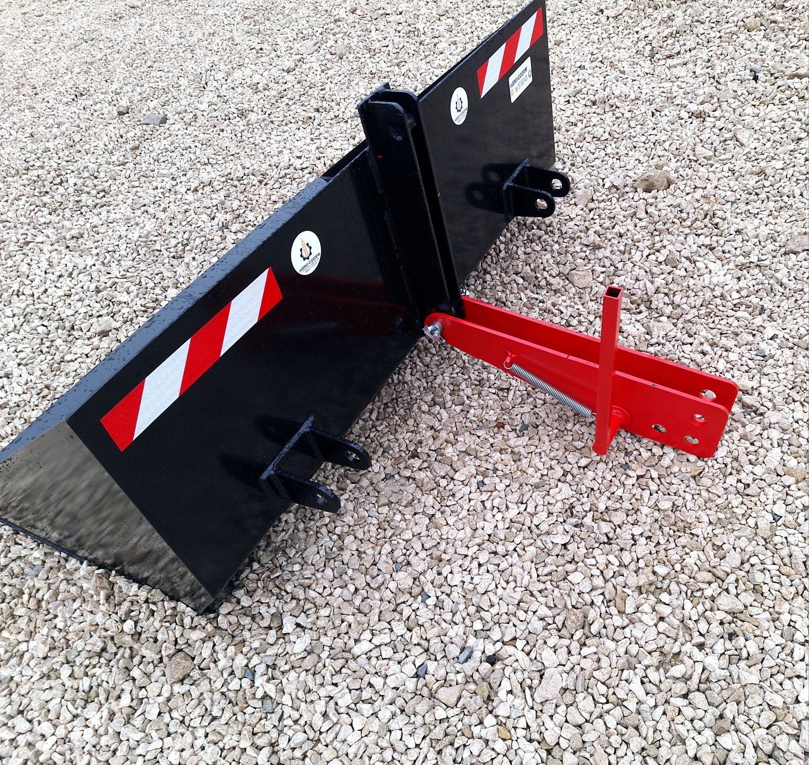 Łycha, łyżka, szufla na tylni tuz z kiprem mechanicznym