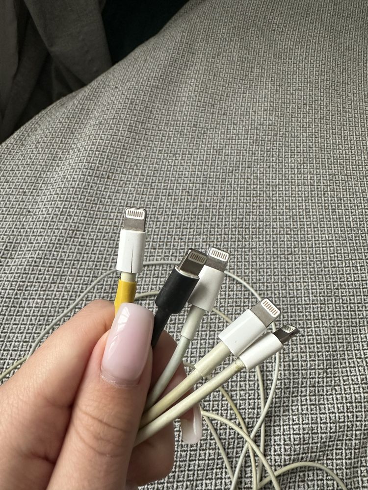Sprzedam 5 używanych oryginalnych kabli USB A - Lightning