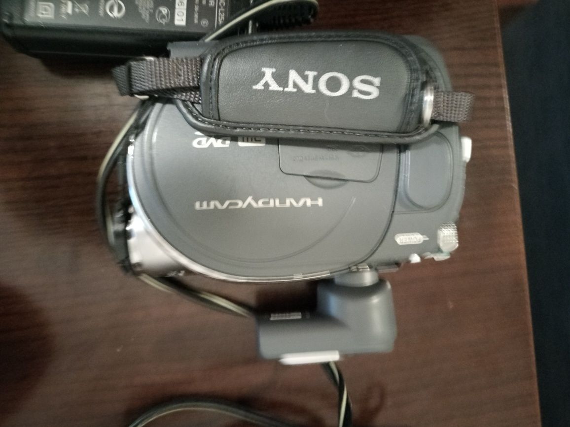 Máquina de Filmar Sony mini DVD  não liga para arranjar com carregador