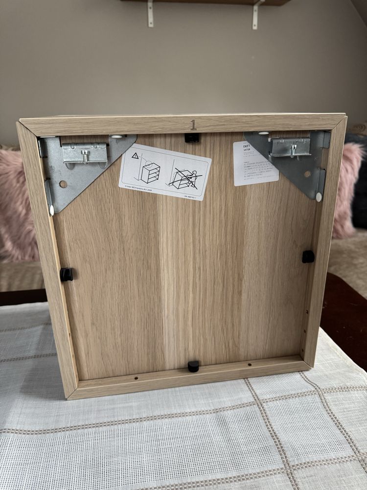 Szafka EKET Ikea z szklanymi drzwiczkami oraz szyną