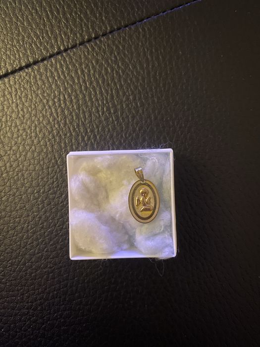 Medalha de anjo em ouro