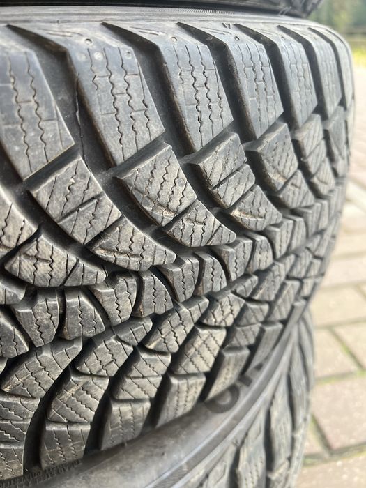 Opony zimowe 215/45 R17 91V rocznik 2022 Kumho WinterCraft WP71