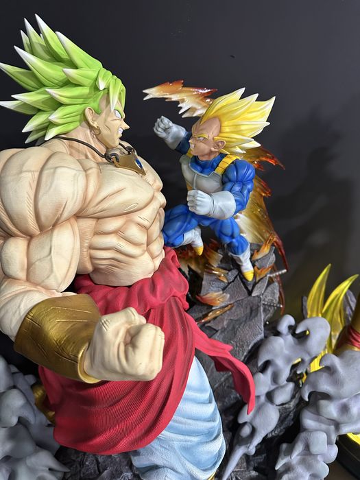 Resina broly vs vegeta studio revenger