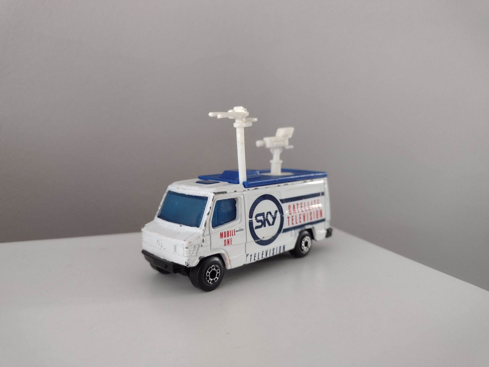 Matchbox - Mercedes TV news Truck stary resorak