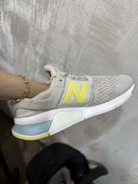 Кросівци new balance