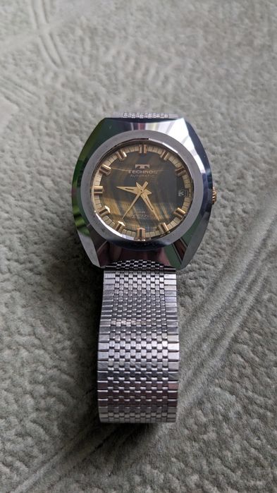 Часи Technos. Швейцарія