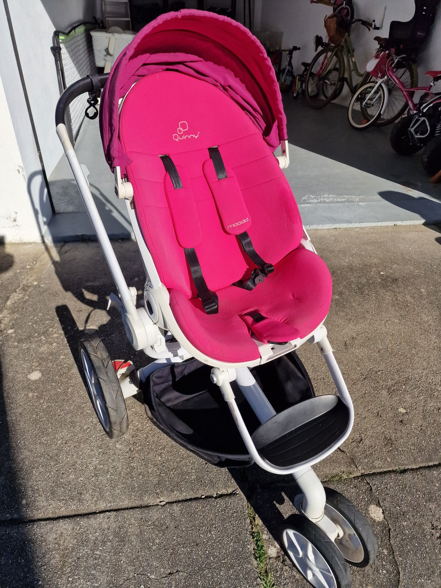 Vendo carrinho Bébé Quinny Moodd c/ OVO BebeConfort + ISOFIX ALCOFA 2W