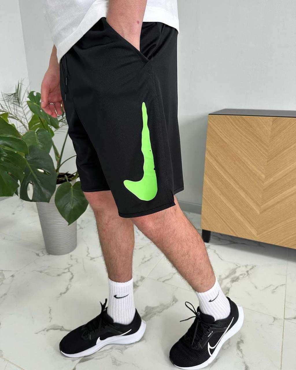 Шорти Nike Dri-Fit Totally Studio 72 9Inch Shorts FB7948-010