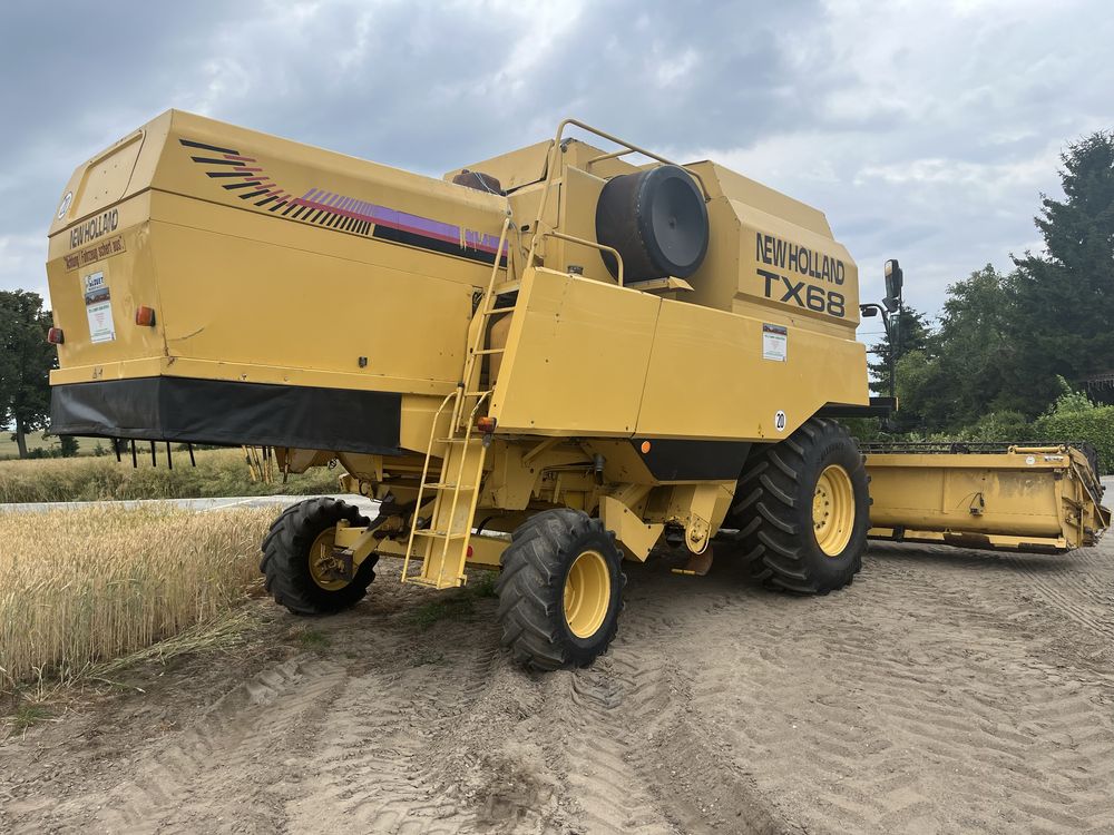 Kombajn zbożowy New Holland TX68 TX66