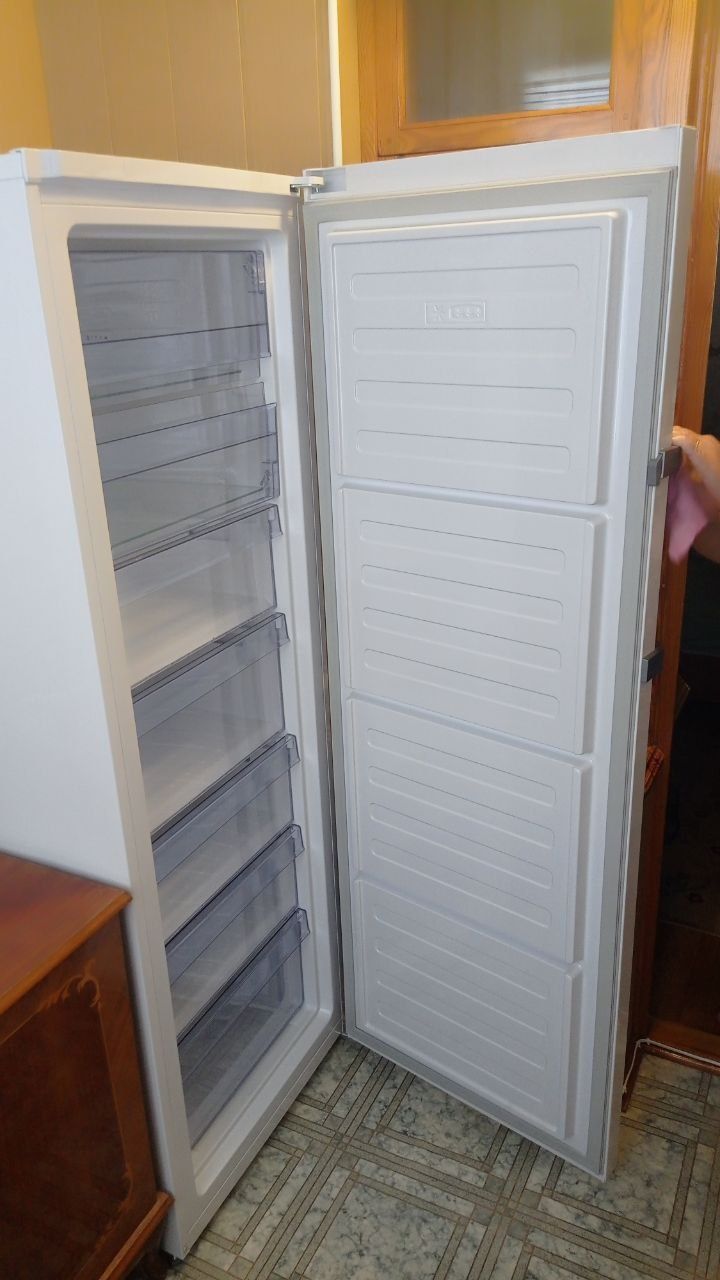 Продам морозильну камеру Beko