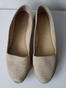Beżowe skórzane espadryle KIOMI Made In Spain motyw wężowej skóry r.37