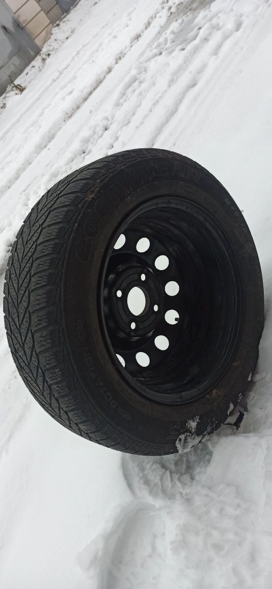 Продам колесо 195/65/R15 зима Good Year Ultra Grip 
Без гуль і без
