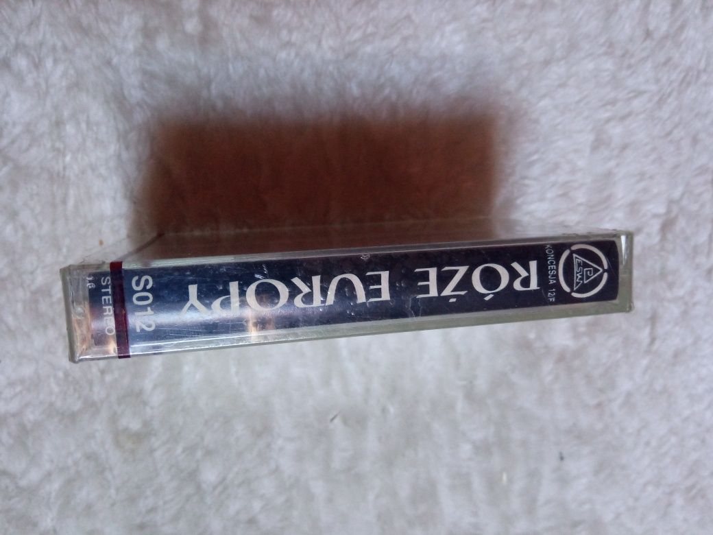 Róże Europy. Poganie. Zafoliowana kaseta 92r. Oryginalna.+ T.Love
