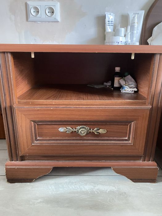 Приліжкові тумби