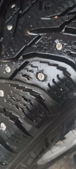 Продам шины 175/70R13 зимние NOKIAN HAKAPELITTA 8, шипованные