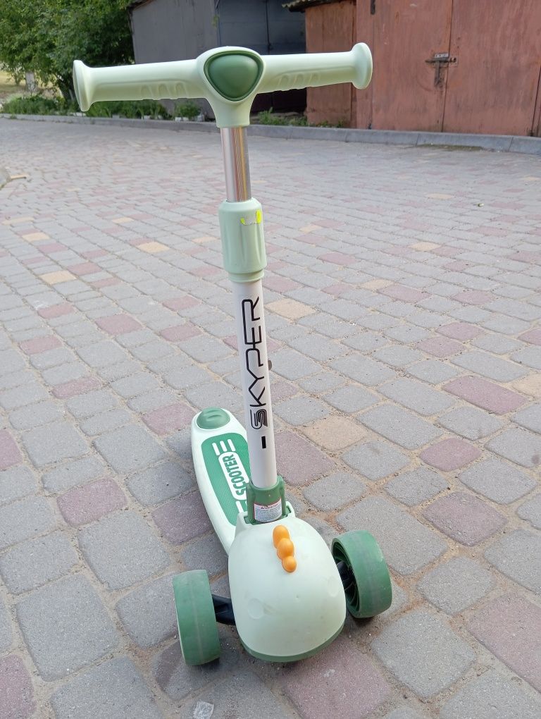 Самокат триколісний Maxi" Skyper"