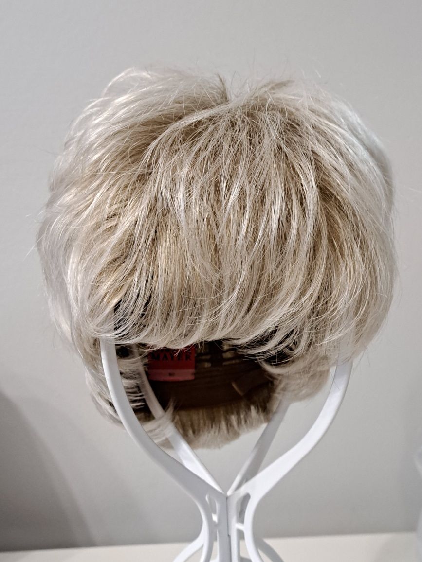 Piękna krótka peruka Gisela Mayer platynowy blond