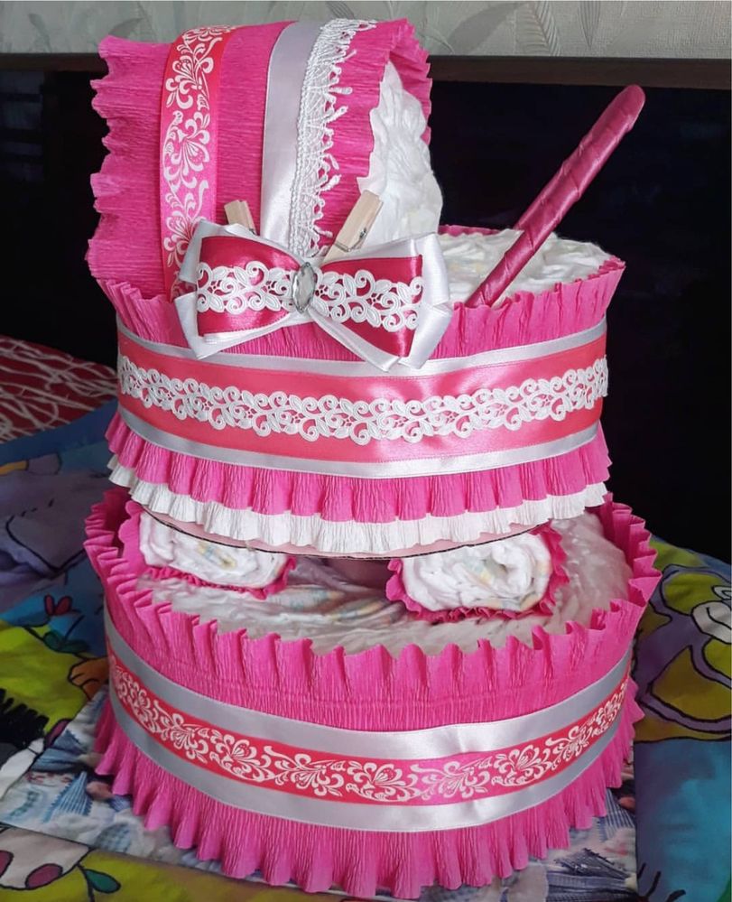 Duży Tort w kształcie wózka  z pieluch pampersow