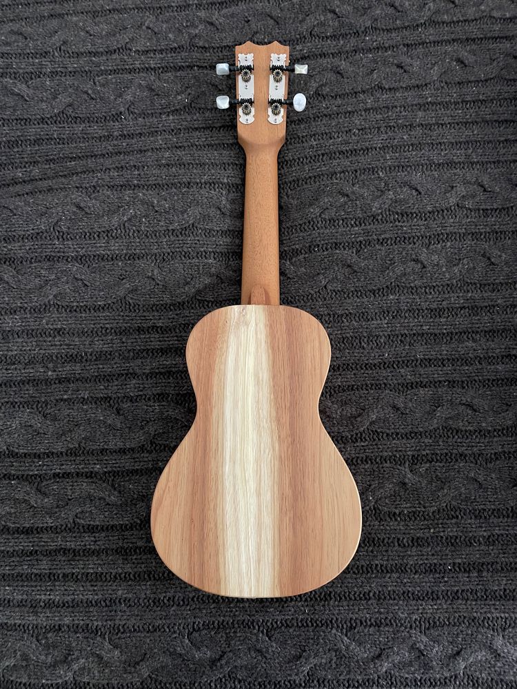 Ukulele, marca APC