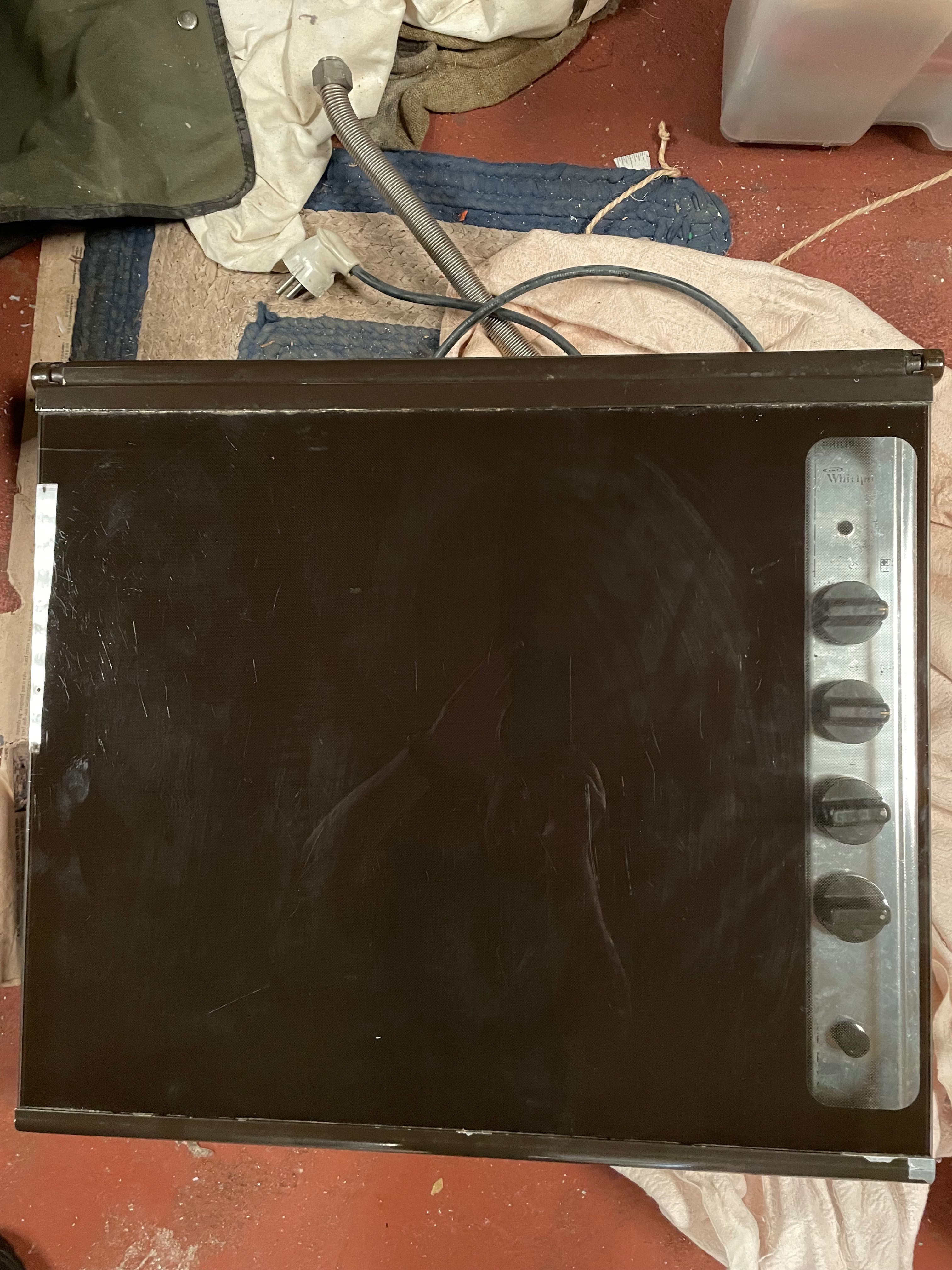 Placa de fogão com 3 bicos a gás e 1 eletrico