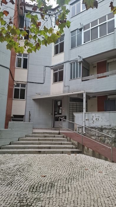 Arrenda se apartamento T2 Olivais