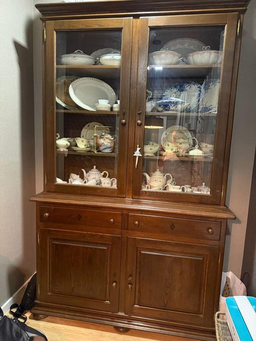 Louceiro em castanho maciço