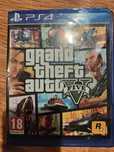 GTA 5 na   PS4 trochę porysowana zamienię na grę na XBOX ONE