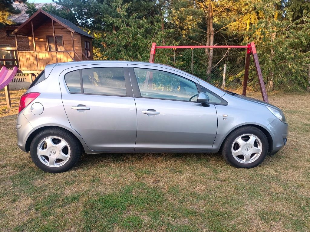 Opel Corsa 1.4 16V 100 KM 2010r salon Polska