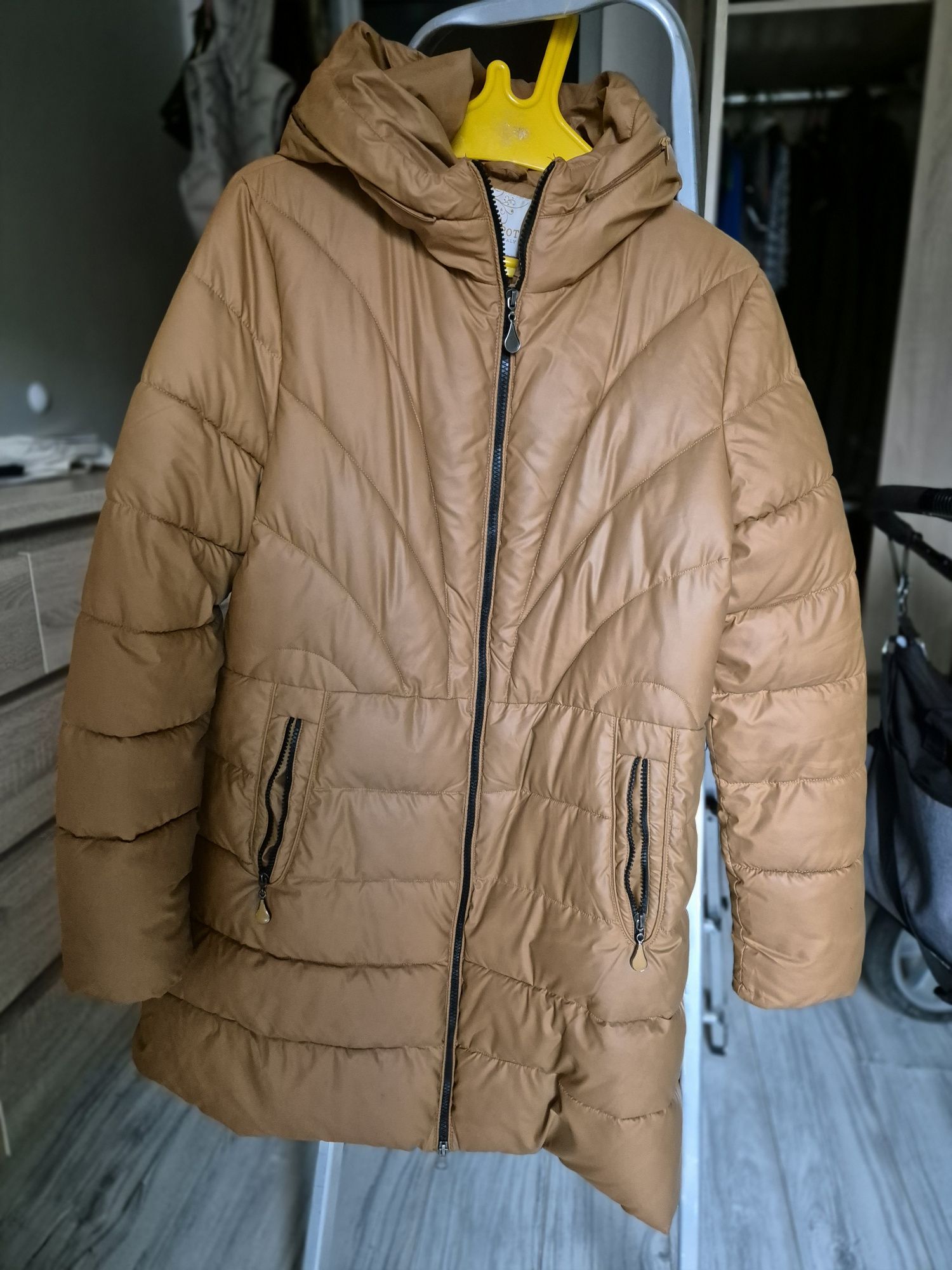 Carmelowa beżowa kurtka zimowa rozmiar L