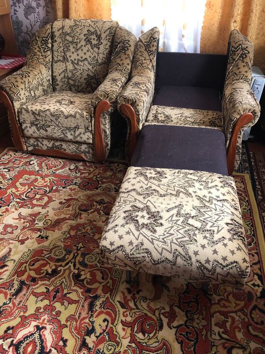 Диван та 2 розкладних крісла