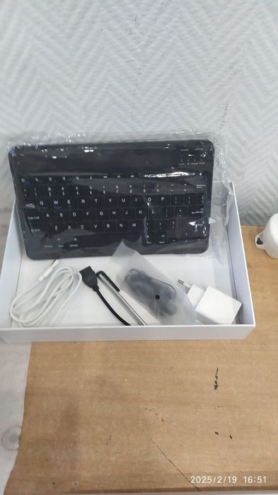 Планшет 11-дюймов 256гб. новый