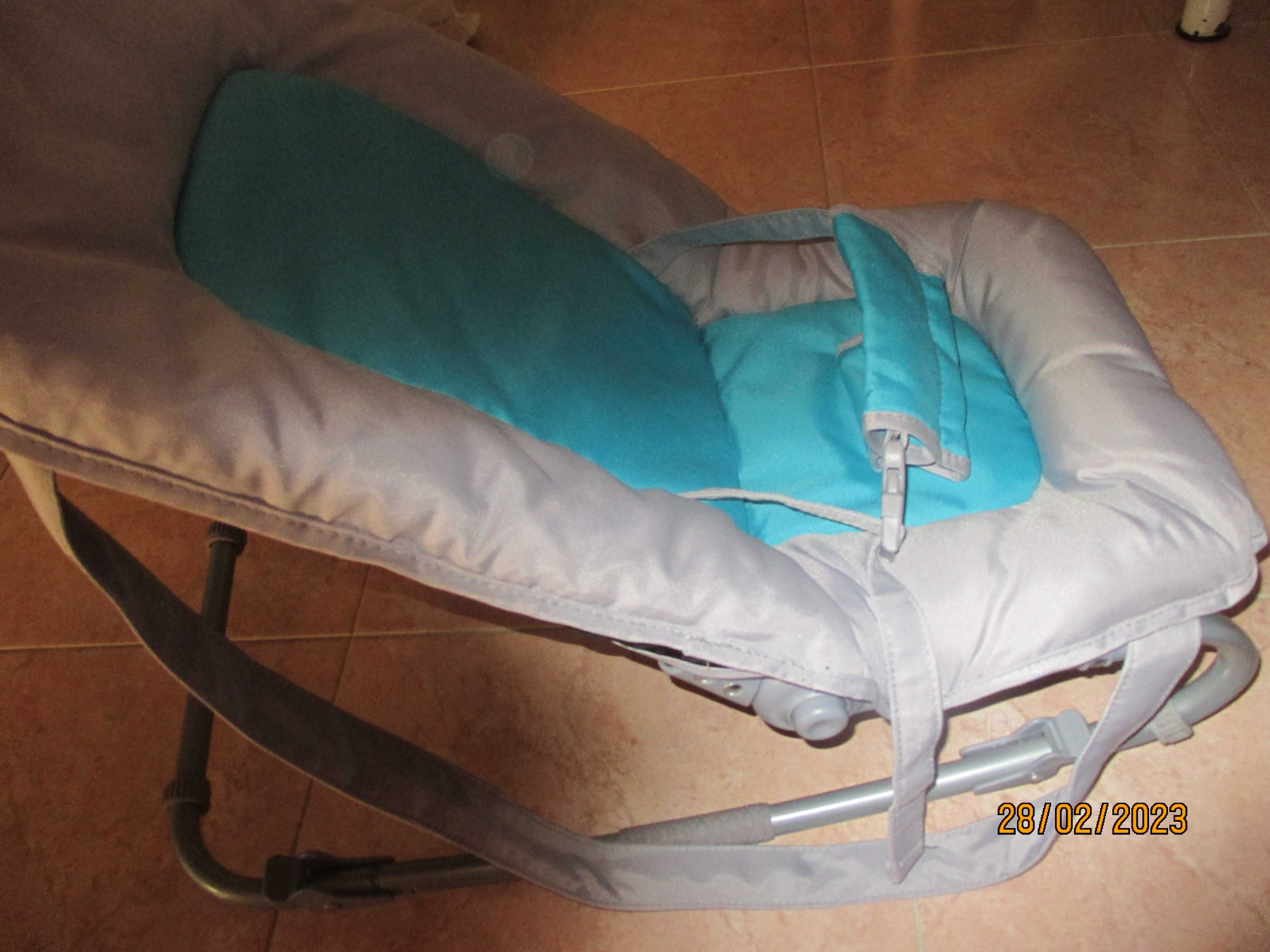 Cadeira ou esperguiçadeira para bébé