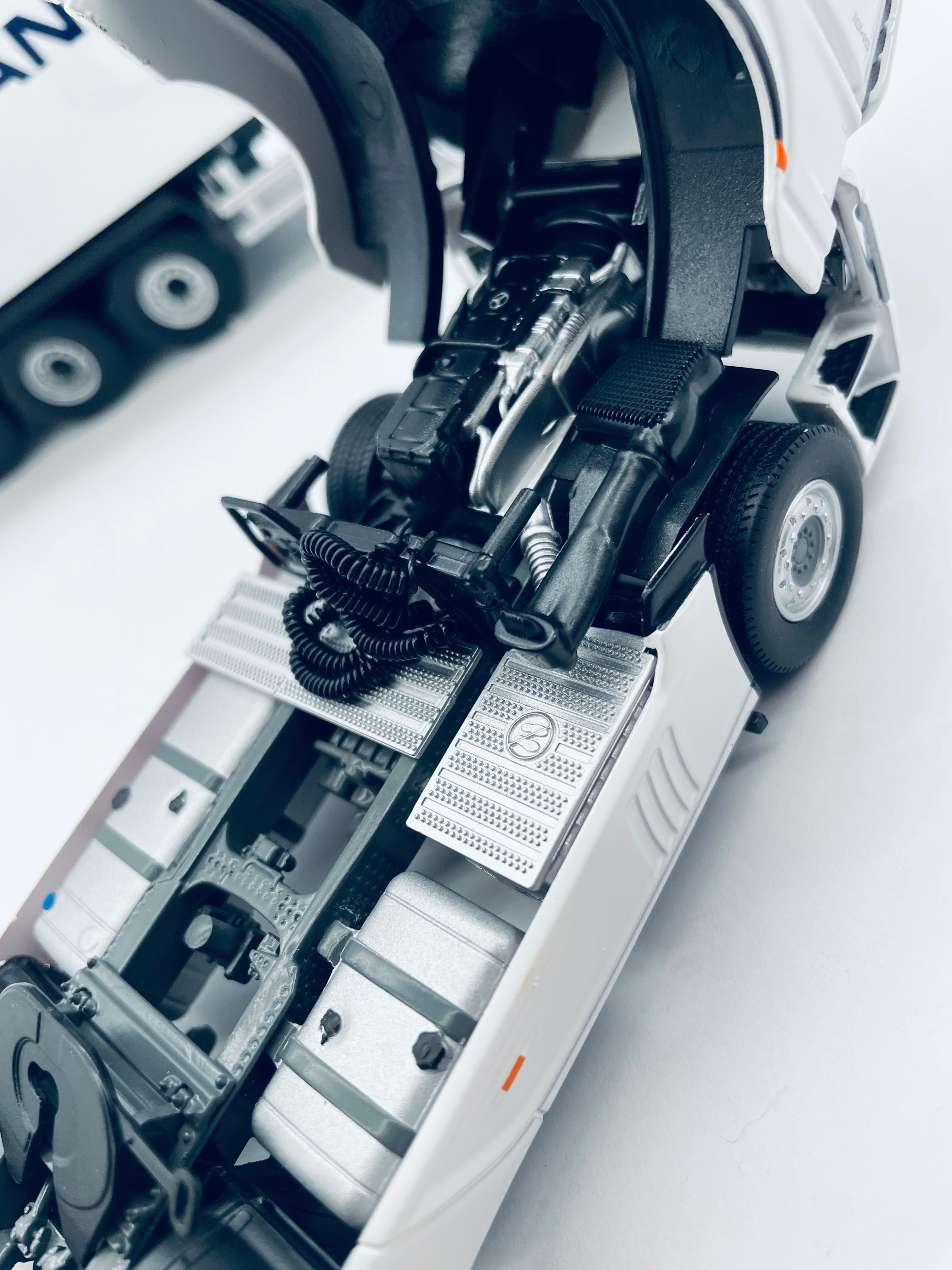 ELIGOR .1/43  Mercedes Actros с полуприцепом.Фура