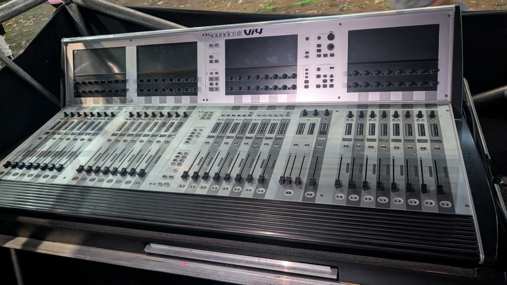Soundcraft VI400